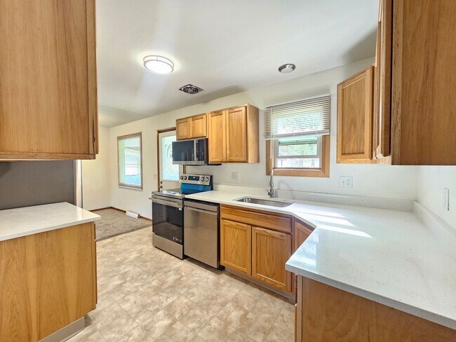 Building Photo - $2,500 - 4 Bed / 2 Bath Beautiful Home in ...
