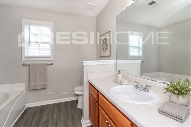 Building Photo - 1450 Binford Pl