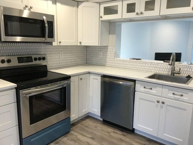 Building Photo - 1018 Dartmouth Glen Way