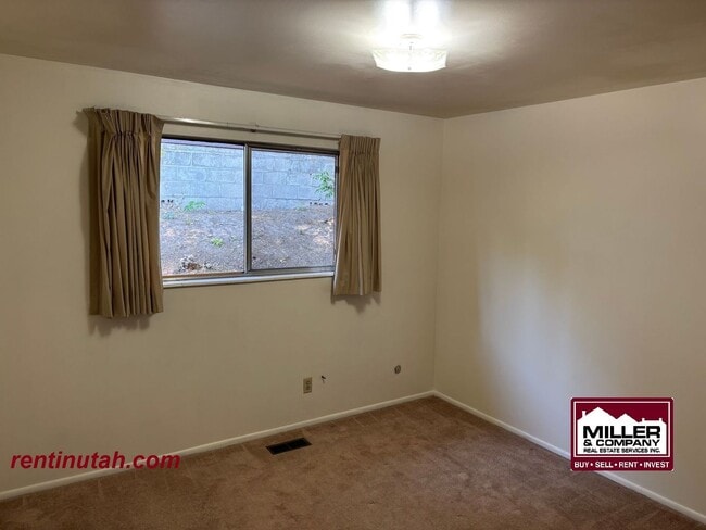 Building Photo - Charming Duplex For Rent!!