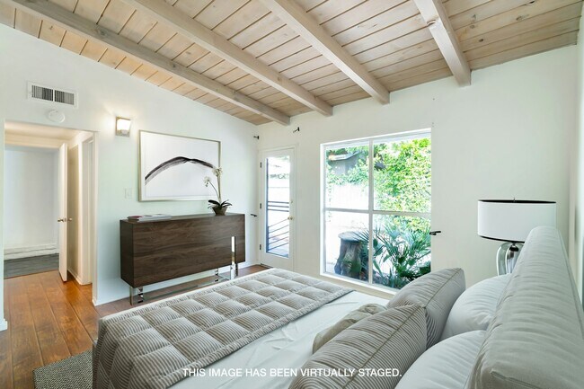 Building Photo - 5652 Fallbrook Ave