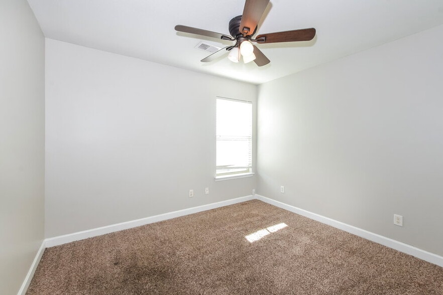 Building Photo - 2674 Champion Hills Dr