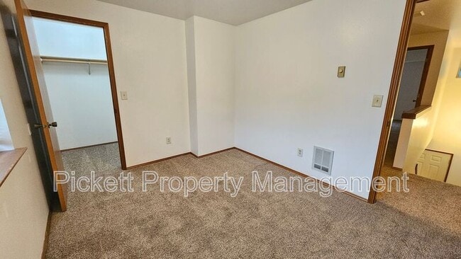 Building Photo - 1334 NE Jasmine Ln