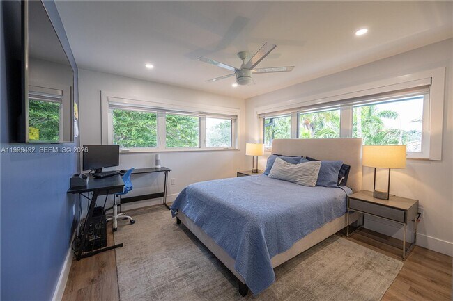 Building Photo - 7125 Los Pinos Blvd