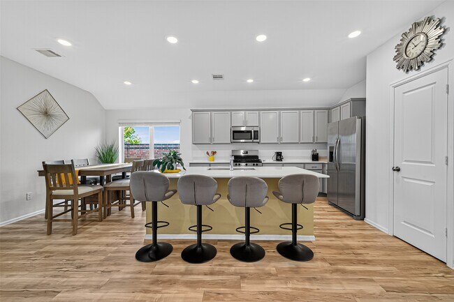 Building Photo - 27222 Woodridge Gln Dr