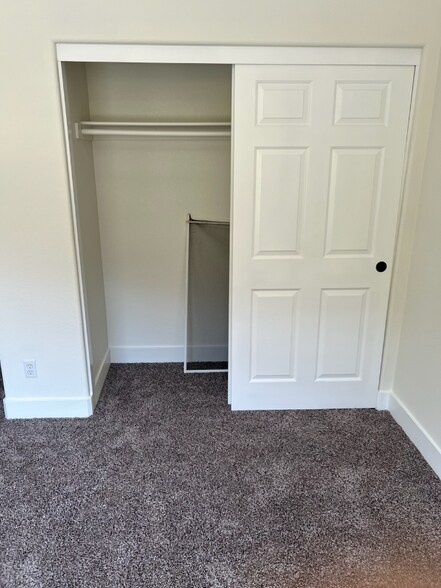 Building Photo - 8550 Rolling Hills Dr