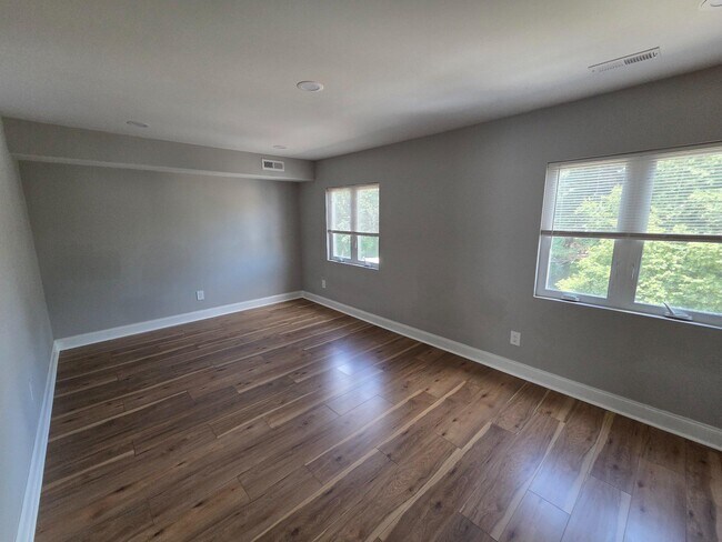 Building Photo - 1701 Scotchbrook Dr