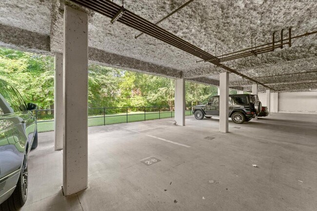 Building Photo - 25312 Plantation Dr NE