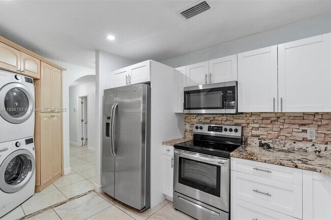 Building Photo - 6534 SW 27th St