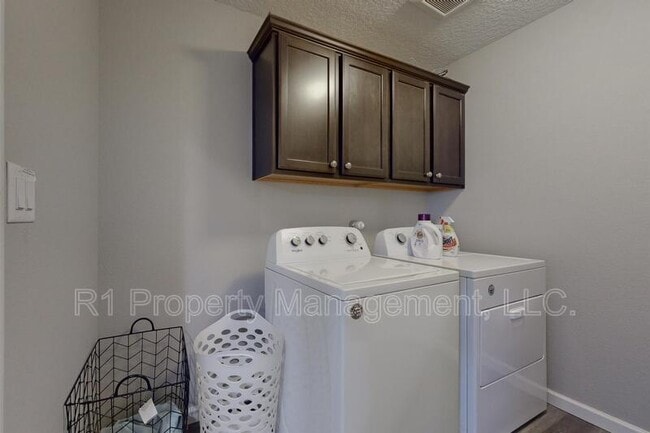 Building Photo - 8812 Jet Stream Rd NW