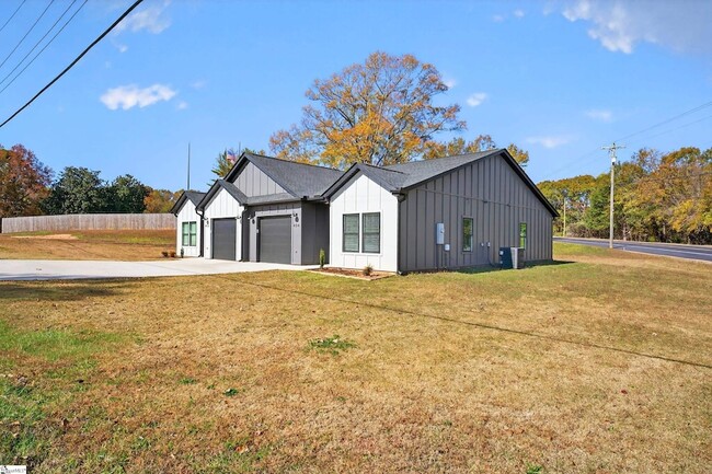 Building Photo - 404 Fairfield St