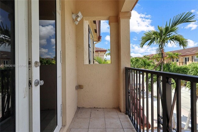 Building Photo - 12808 SW 132nd Terrace