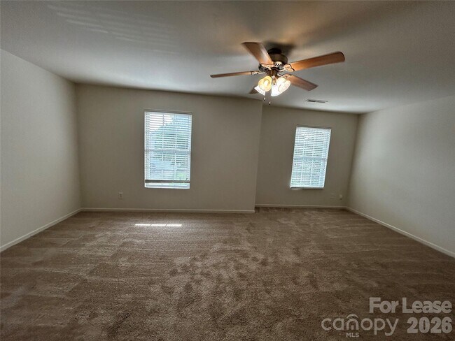 Building Photo - 3015 Meadow Knoll Dr