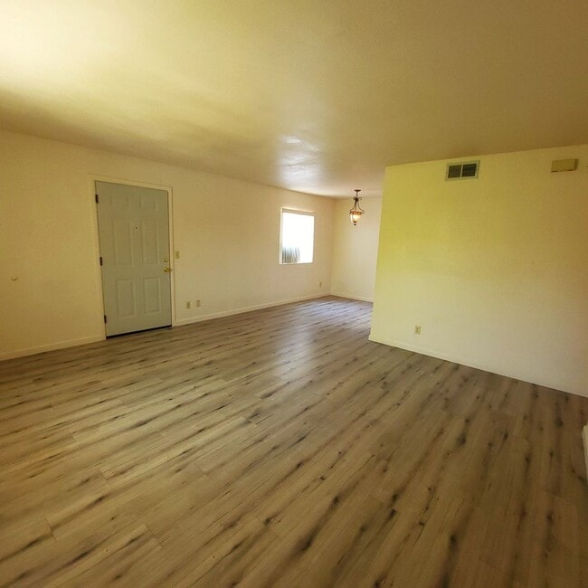 Building Photo - TEMPE CONDO READY TO RENT!!!