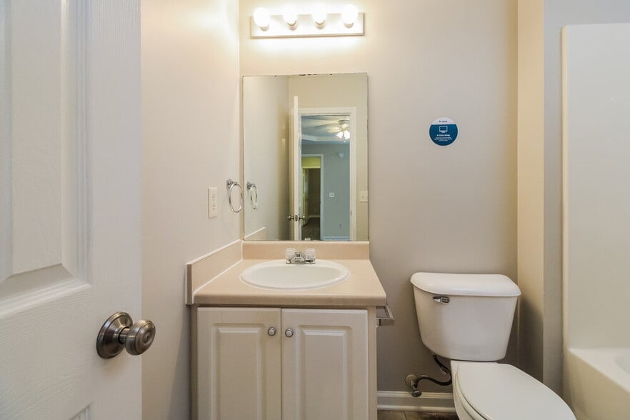 Building Photo - 720 Dellwood Dr