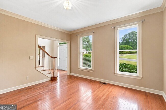 Building Photo - 3535 Claridge Dr NE