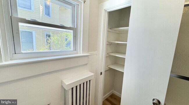 Building Photo - 613 Homestead St