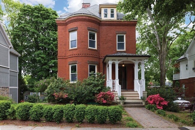 Building Photo - 16 Kent Square