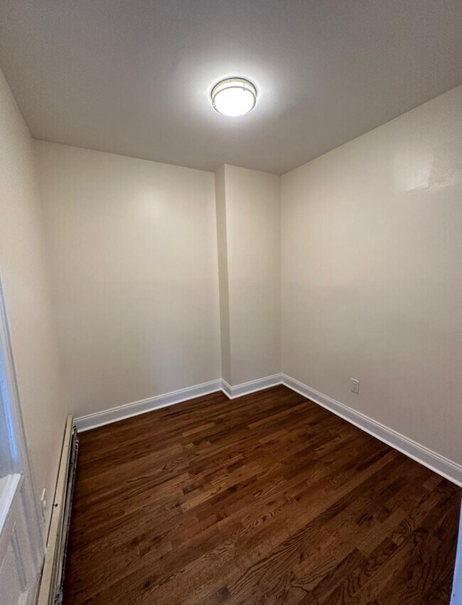 Building Photo - 381 Westervelt Ave
