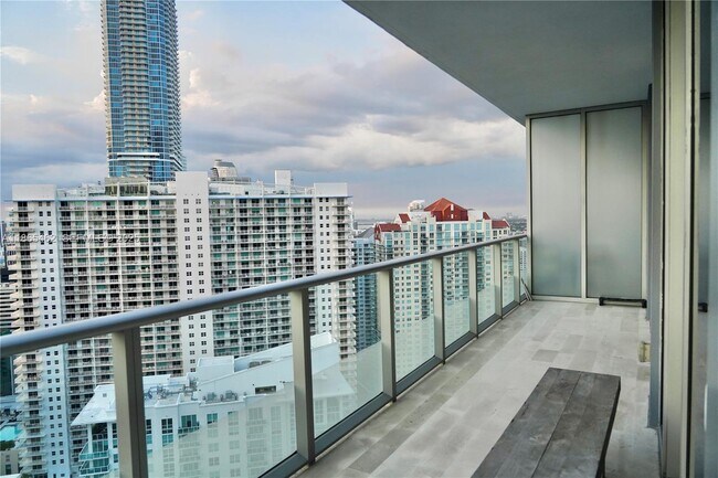 Building Photo - 1300 Brickell Bay Dr