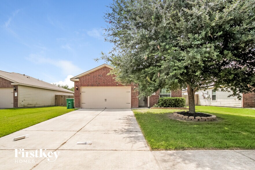 Building Photo - 5623 That Way