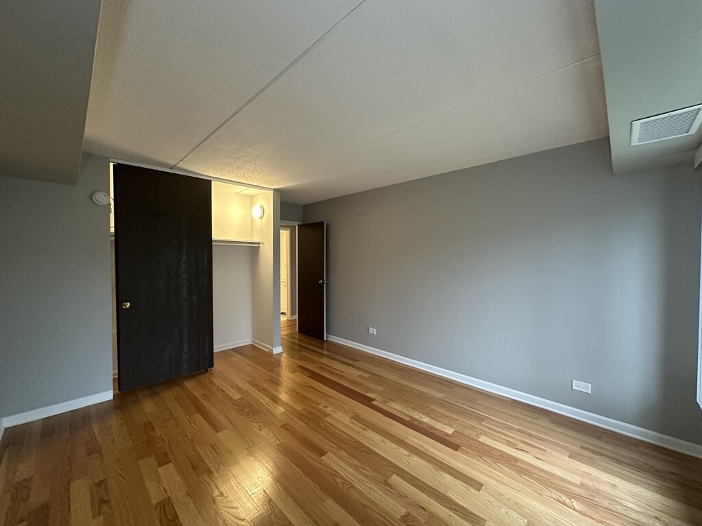 Building Photo - 525 N Quentin Rd