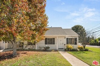 Building Photo - 8214 Creighton Ave