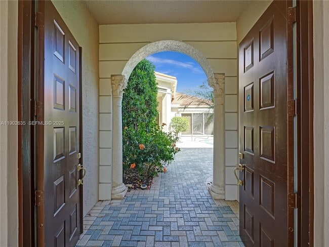 Building Photo - 16291 Bristol Pointe Dr