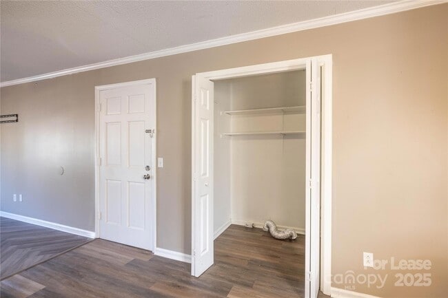 Building Photo - 424 S 4th St