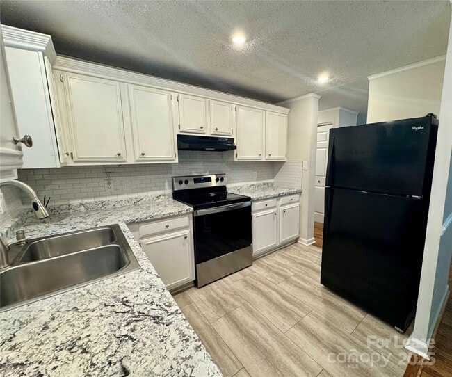 Building Photo - 707 Regency Dr