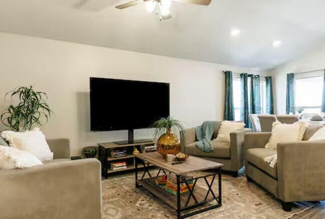 Building Photo - 2016 132nd St