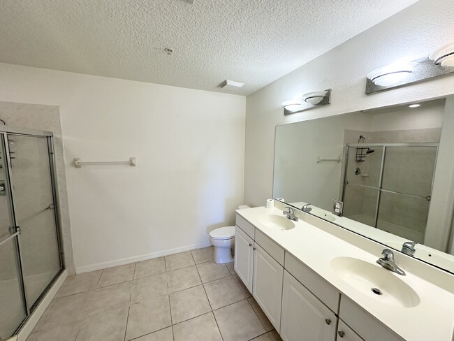 Building Photo - 900 Canopy Walk Ln