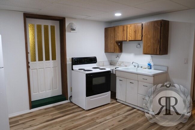 Building Photo - West Valley Studio Apartment - Washer/Drye...