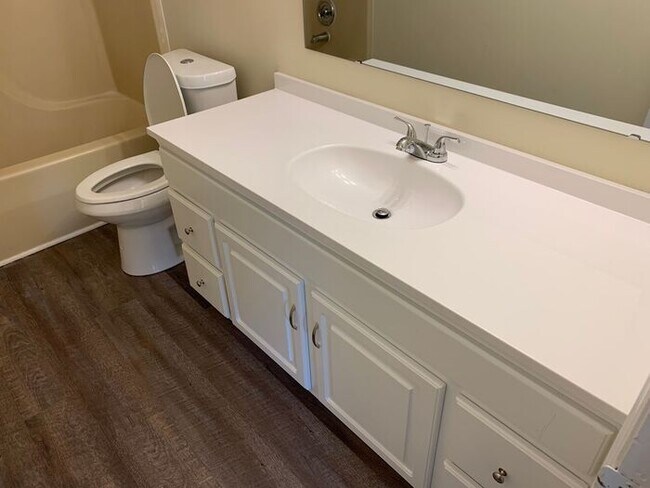 Building Photo - End unit townhouse-Completely remodeled!!