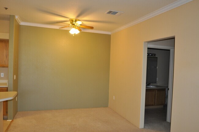 Building Photo - 6009 Castlegate Dr W