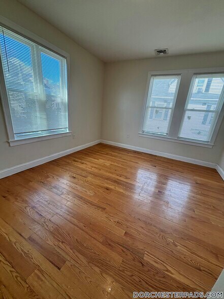 Building Photo - 9 Nottingham St