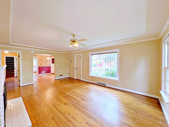 Building Photo - 6309 NE Broadway