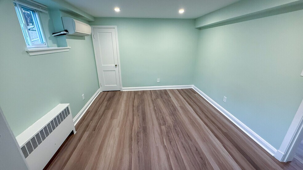 Bedroom - 2207 Sulgrave Ave