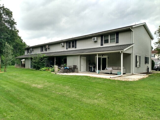 Building Photo - 2860 Fillmore Dr