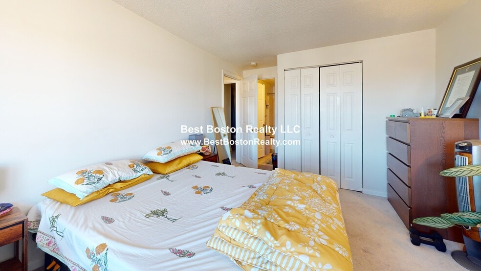 Building Photo - 175 Beacon St