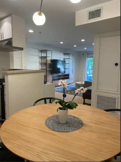 Building Photo - 4501 Cedros Ave