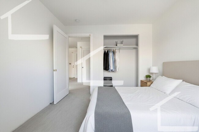 Building Photo - Beautiful 2Br/2Bth NEW CONSTRUCTION apartment!  Laundry in unit! Great locations!