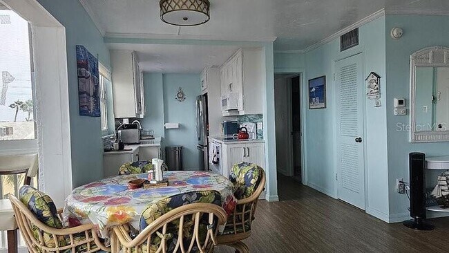 Building Photo - 1255 Tarpon Center Dr