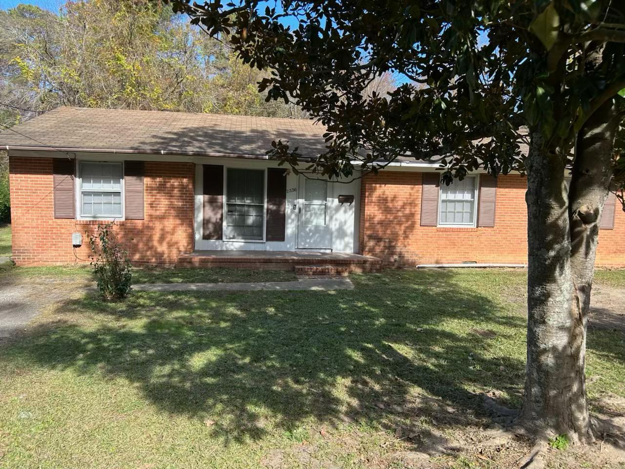 Building Photo - 2336 Lake Ave