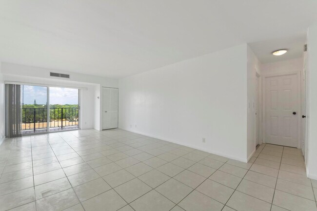 Building Photo - 1625 SE 10th Ave