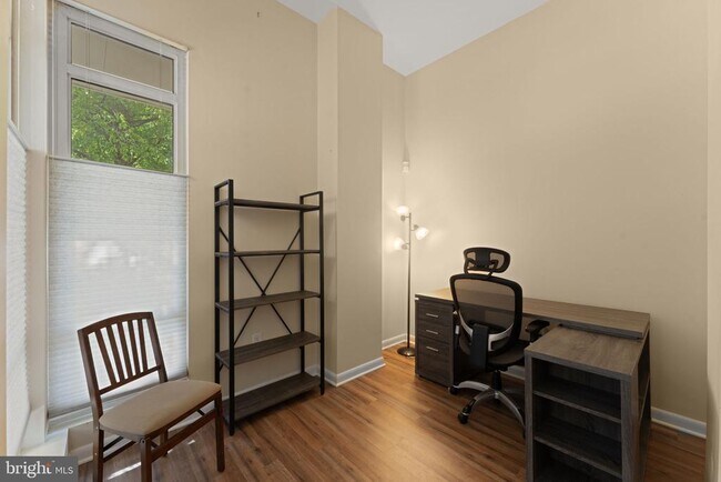 Building Photo - 355 I St SW