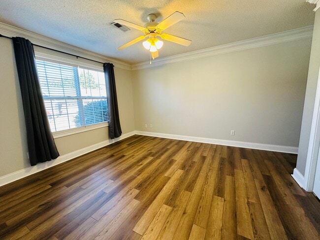 Building Photo - 2BR/2BA condo – Vaulted Ceilings, Granite Kitchen & Prime North Knoxville Location