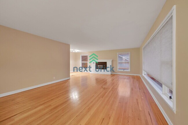 Building Photo - Stunning Bellevue Home for Rent