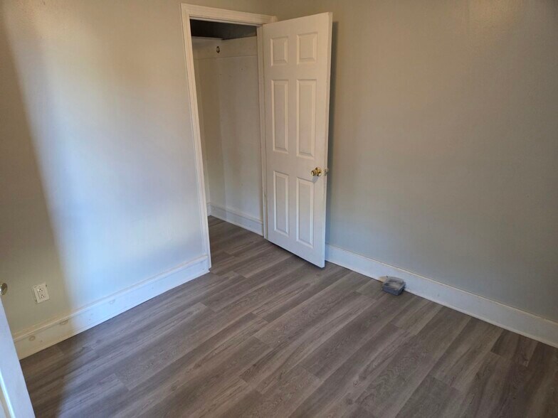 Building Photo - 5 Lafayette St