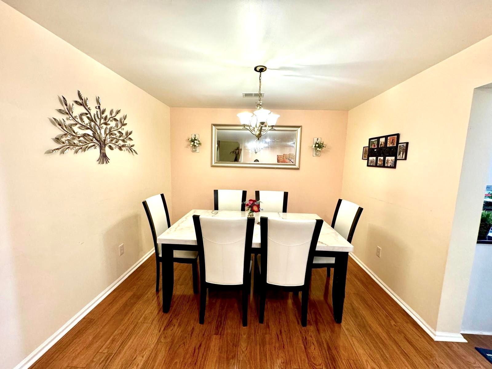 Dining Room - 1805 Pheasant Run